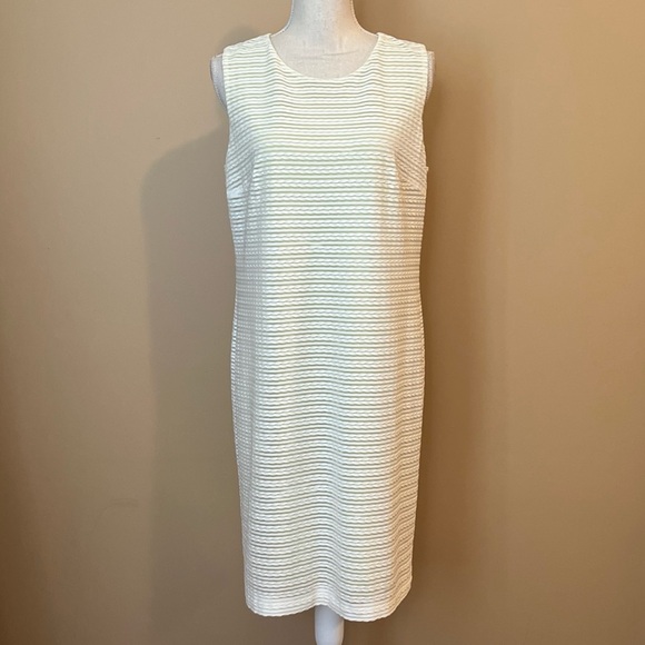 Tommy Hilfiger Dresses & Skirts - Tommy Hilfiger White Textured Overlaid on Green Lining Sleeveless Dress Size 12